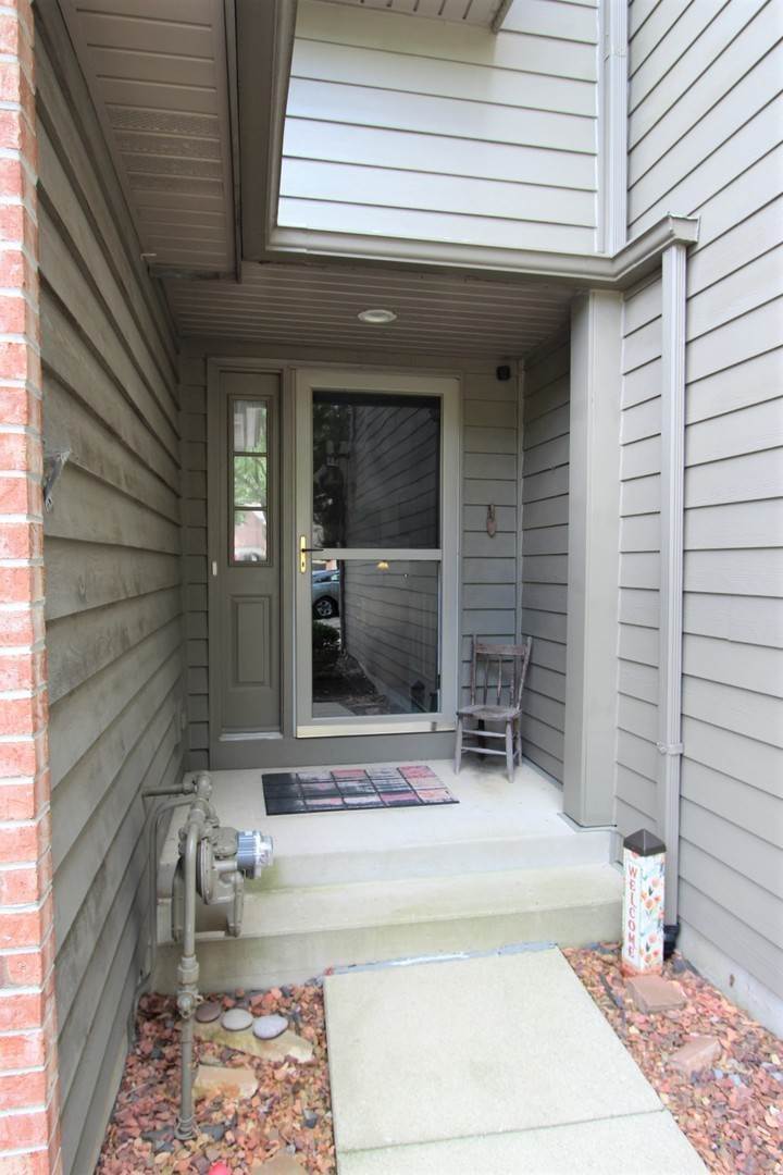 2. Townhouse for Sale at Elgin, IL 60123