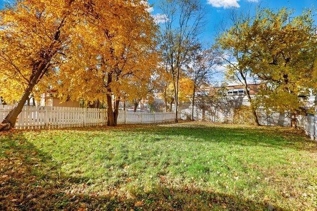 33. Single Family for Sale at Elgin, IL 60120