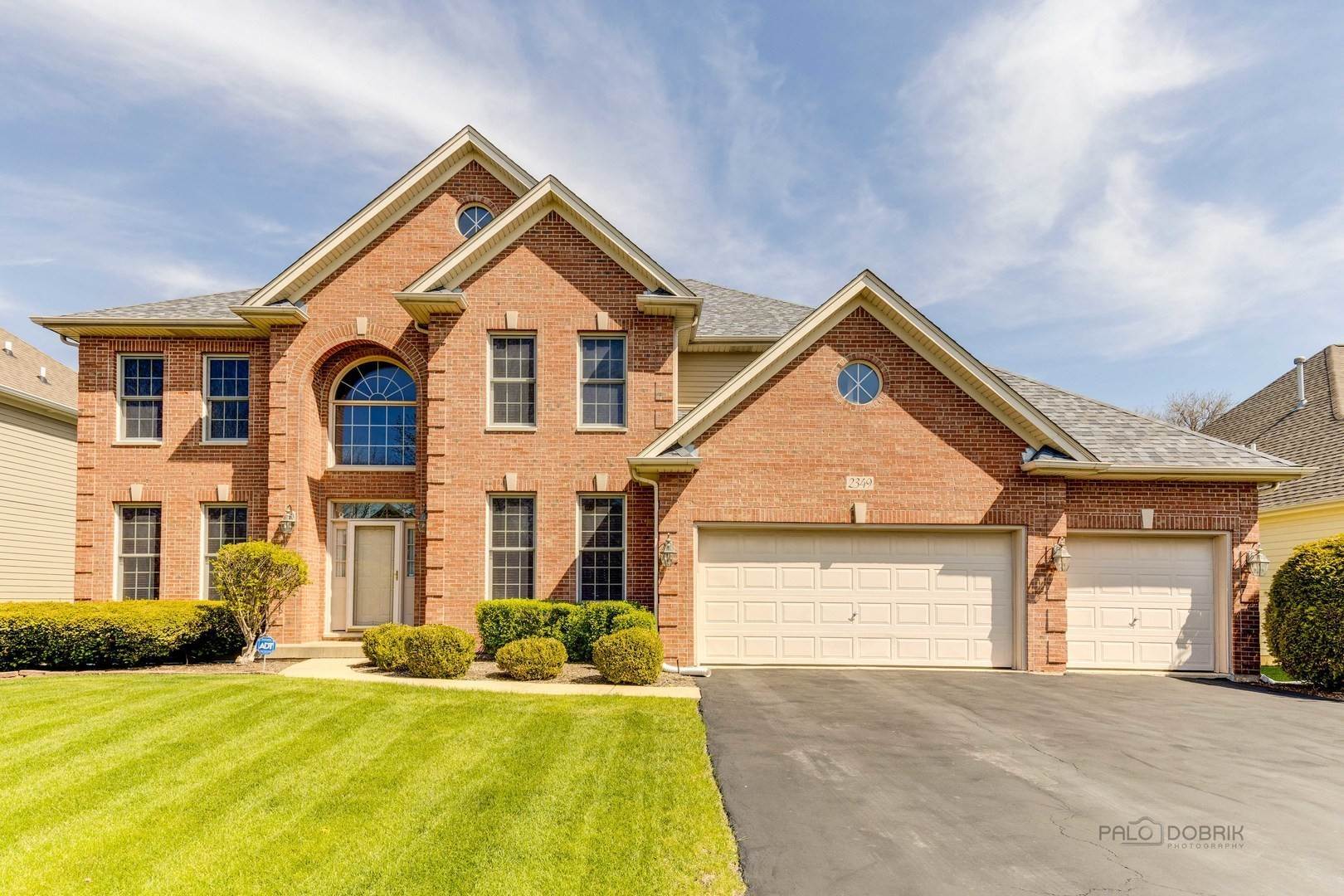 Single Family for Sale at West Chicago, IL 60185