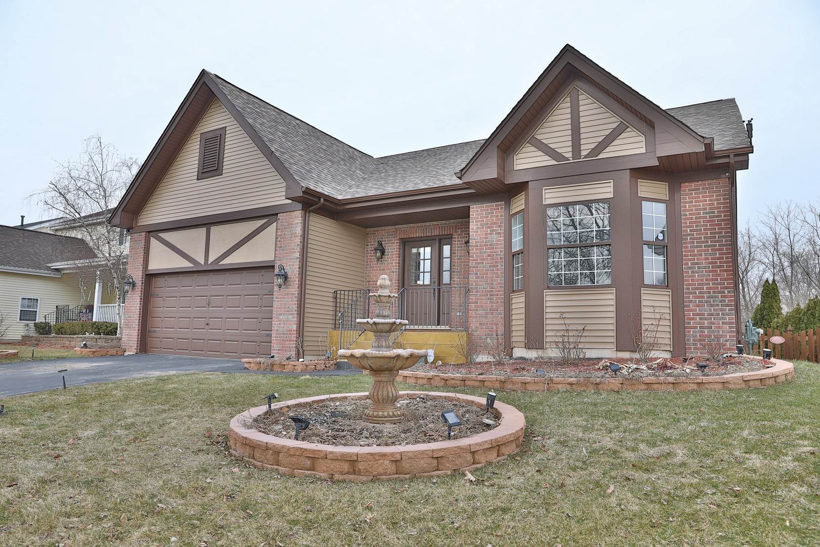Single Family for Sale at Lakemoor, IL 60051