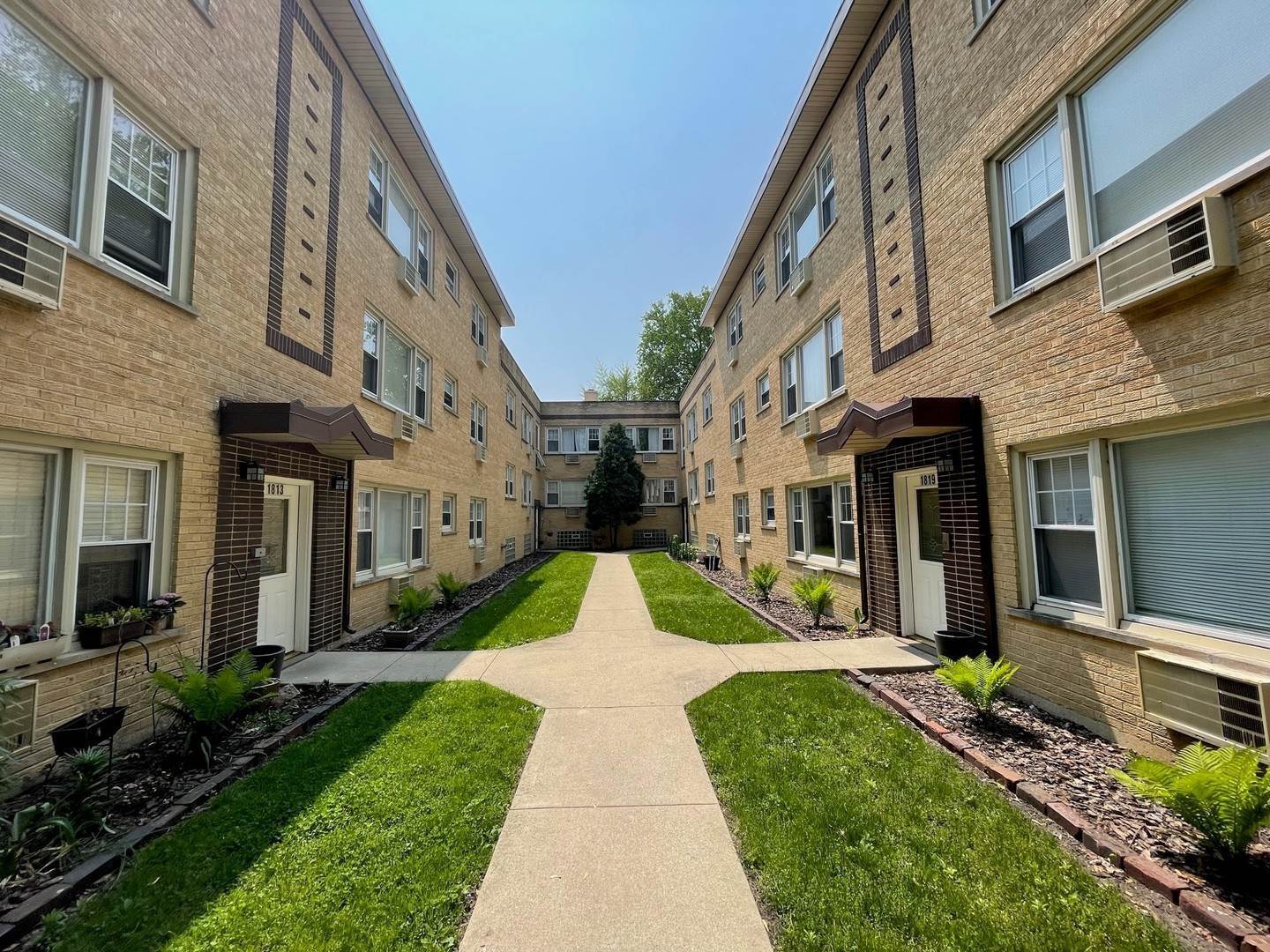 Single Family for Sale at Loyola, Chicago, IL 60626