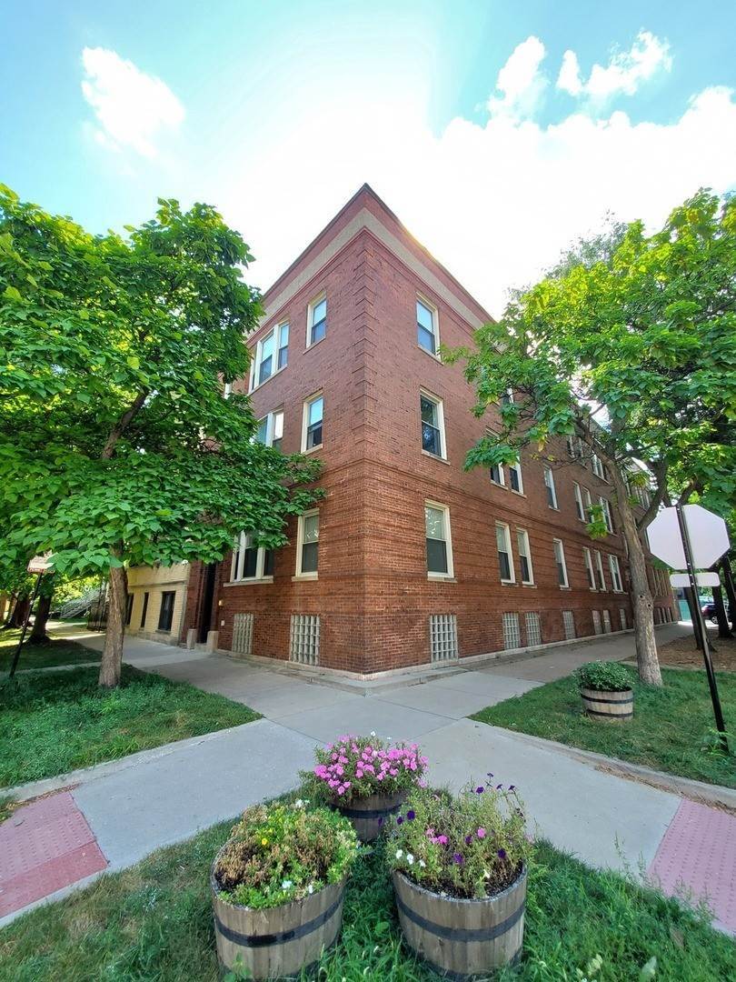 1. Single Family for Sale at St. Ben's, Chicago, IL 60613