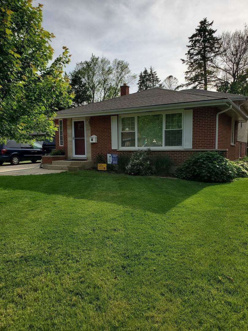 Single Family for Sale at Elgin, IL 60123