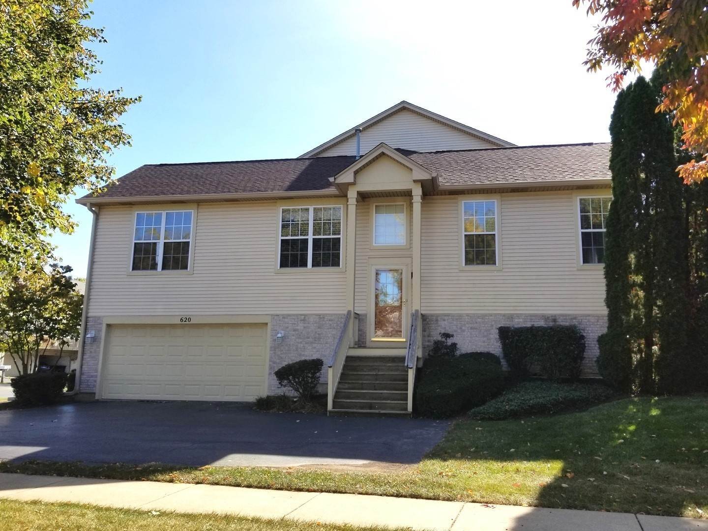 Single Family for Sale at Elgin, IL 60120