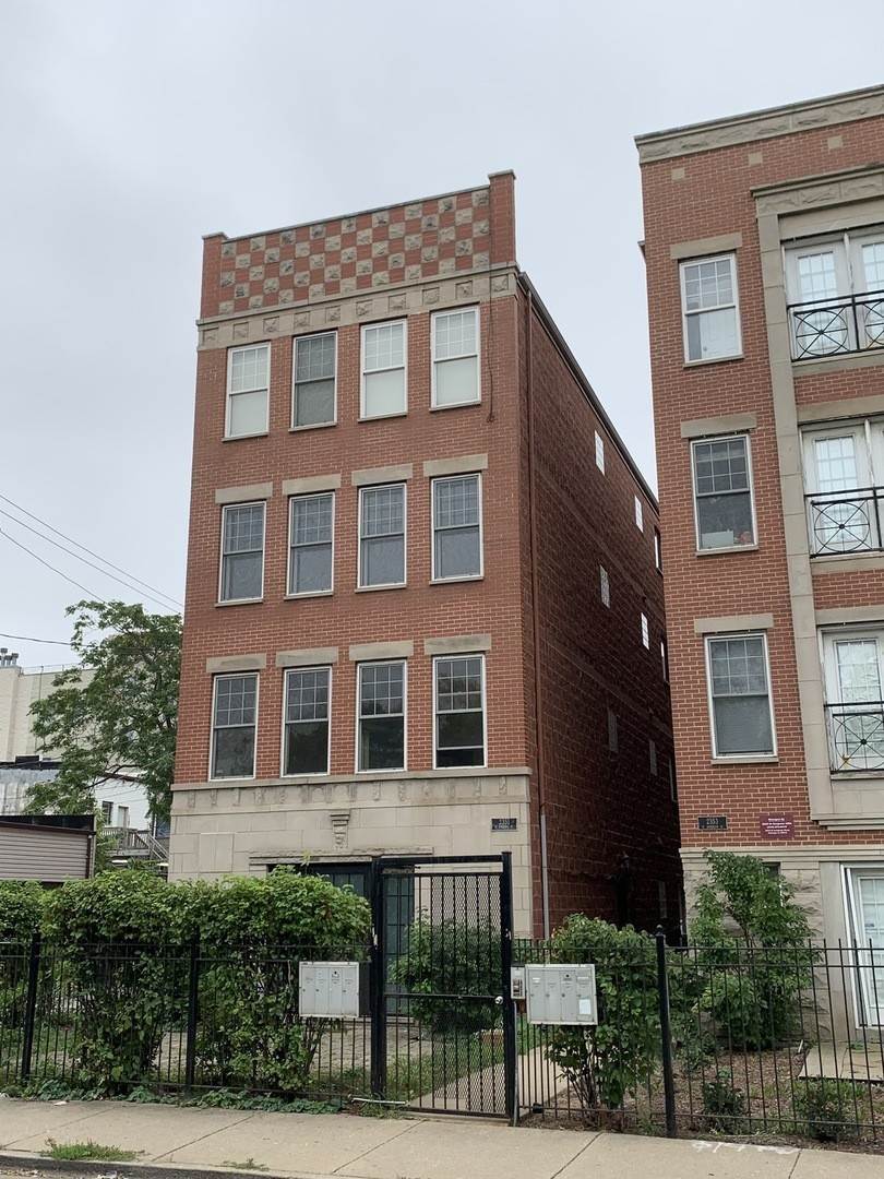 Single Family for Sale at Tri Taylor, Chicago, IL 60612