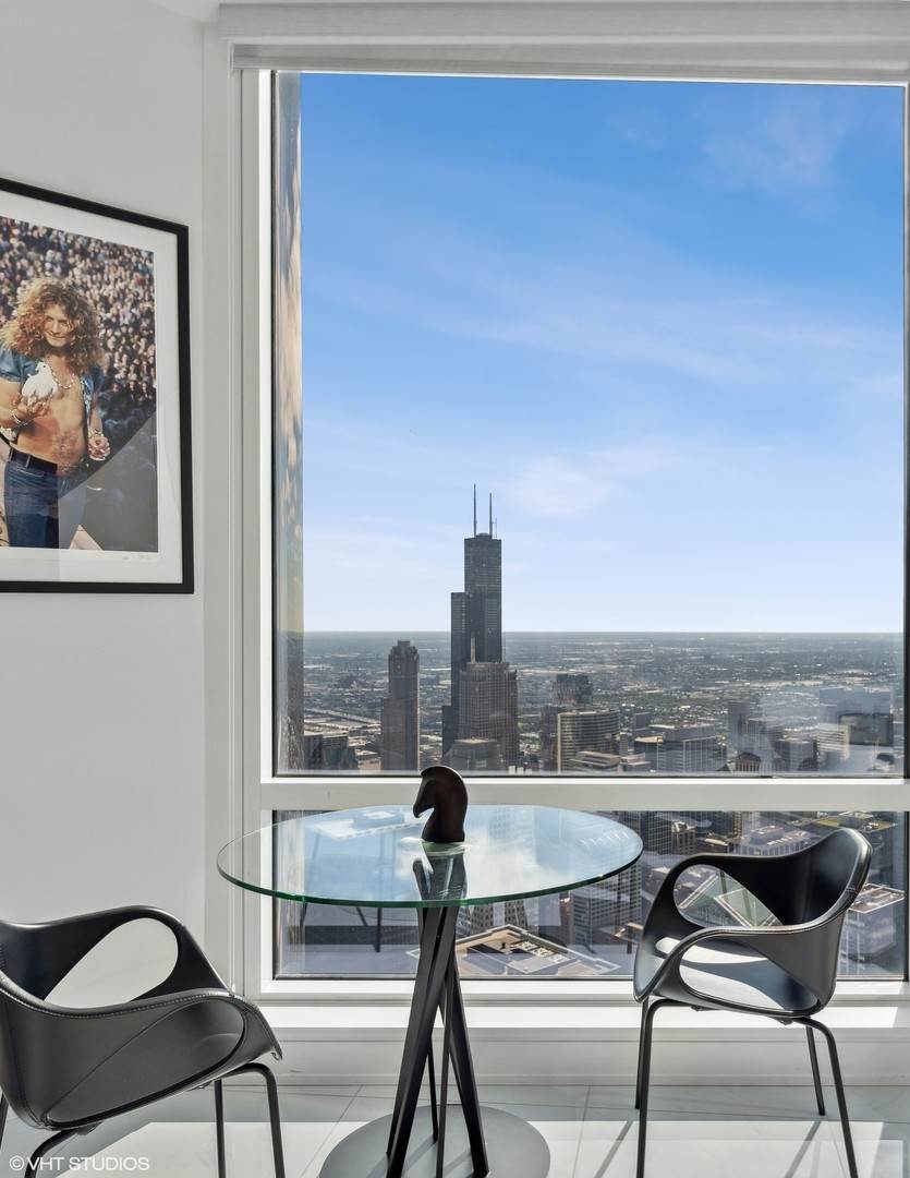 8. Single Family for Sale at River North, Chicago, IL 60611