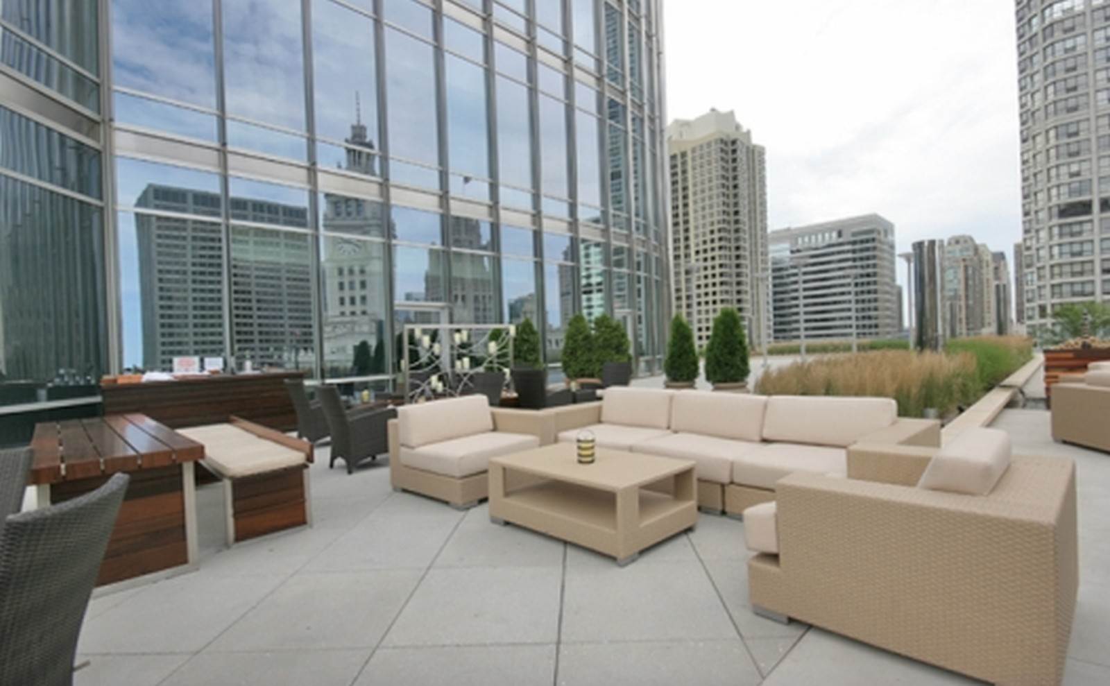 23. Single Family for Sale at River North, Chicago, IL 60611