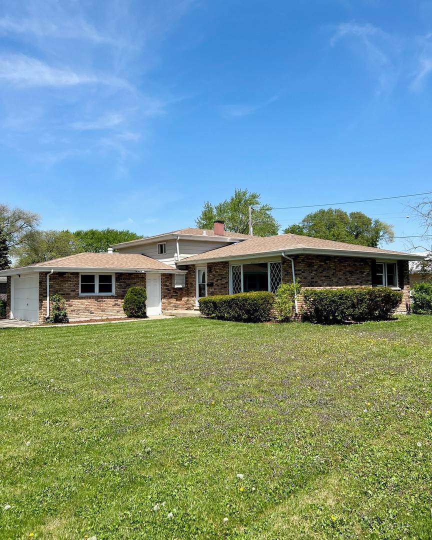 Single Family for Sale at Alsip, IL 60803