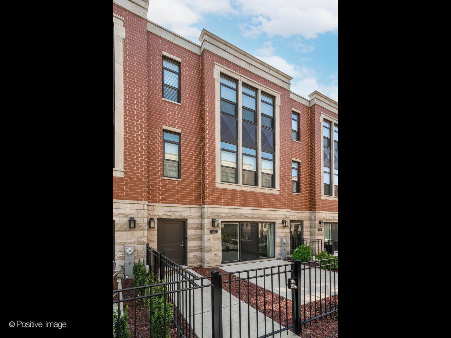 Townhouse for Sale at Heart of Chicago, Chicago, IL 60608