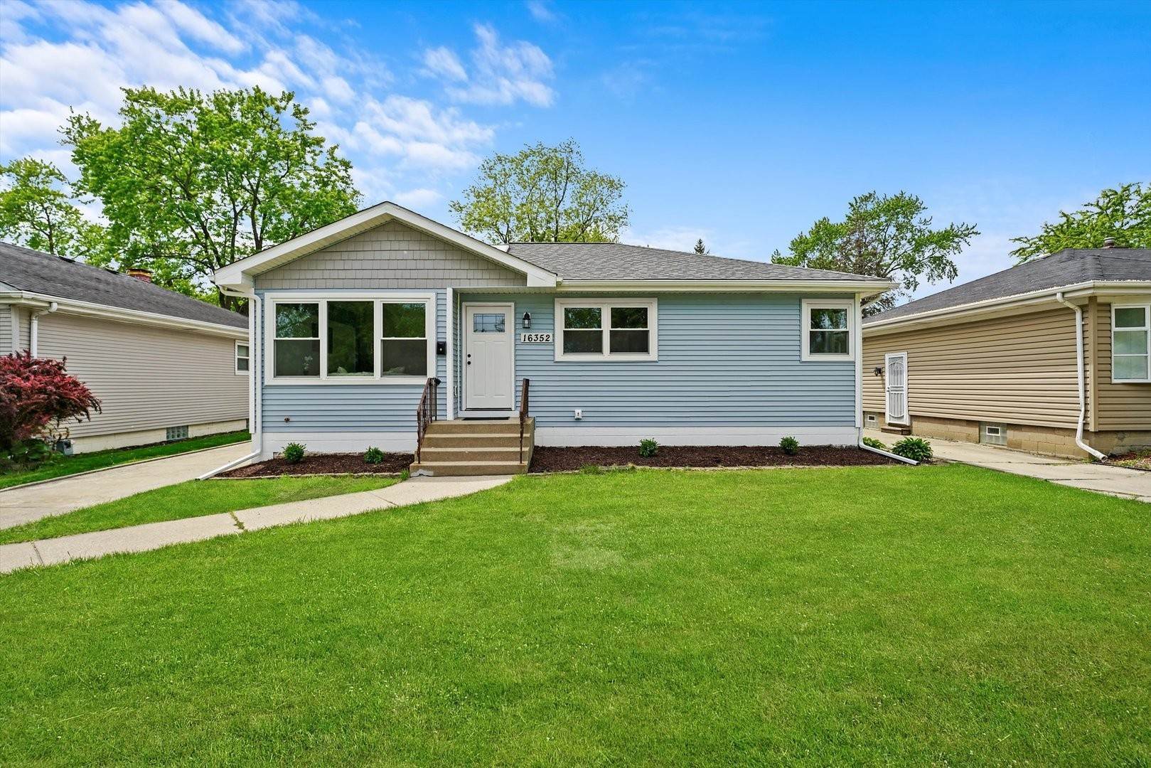 Single Family for Sale at South Holland, IL 60473