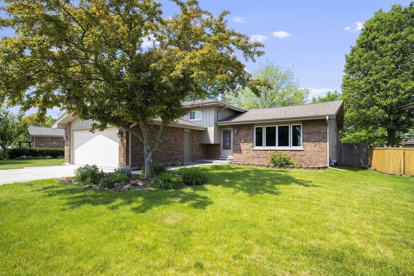Single Family for Sale at Orland Hills, IL 60487