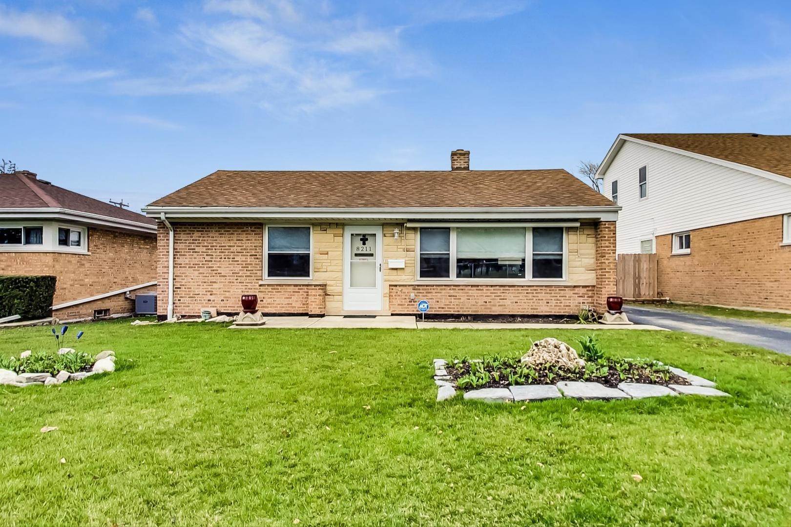 Single Family for Sale at Niles, IL 60714
