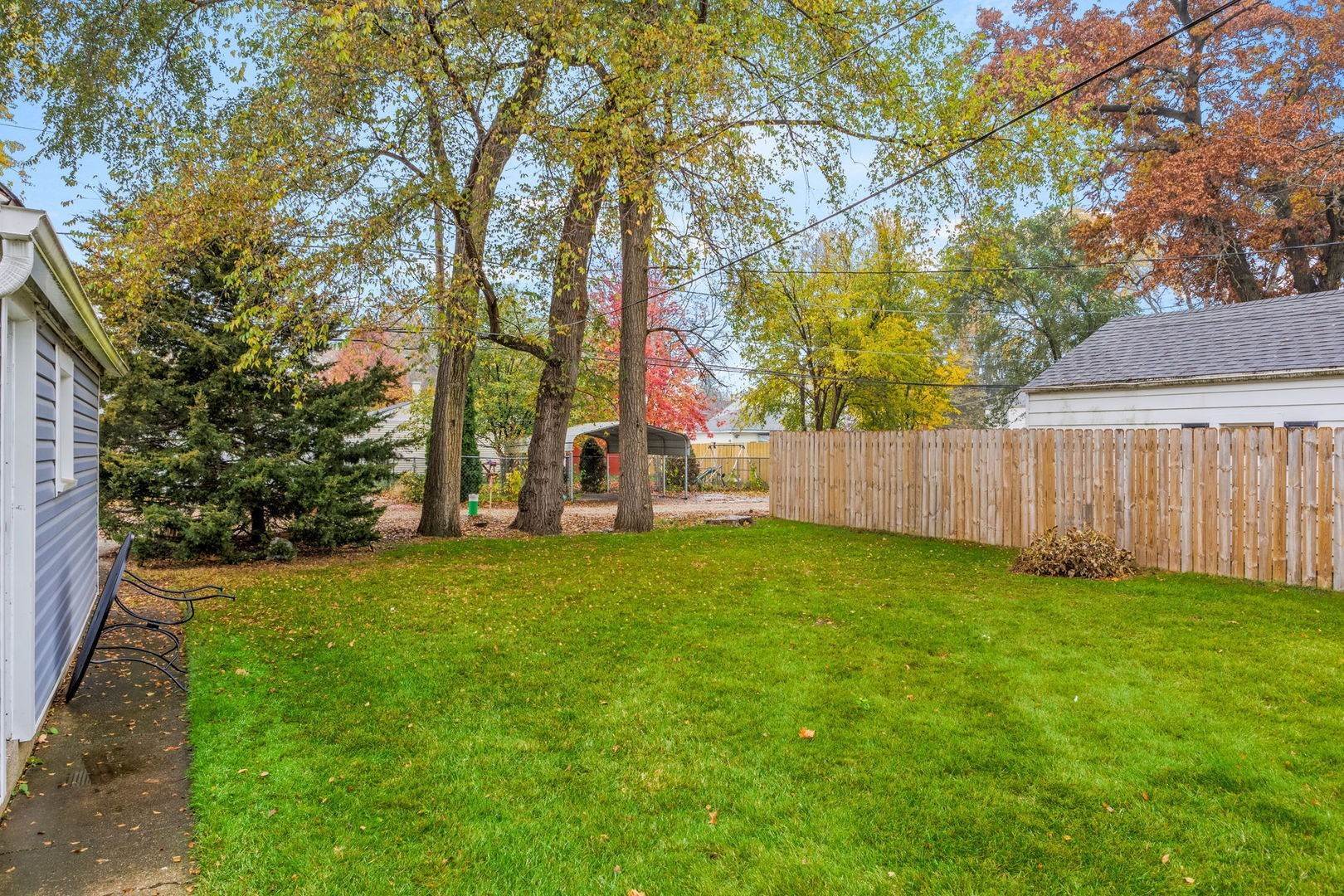 19. Single Family for Sale at Elgin, IL 60120