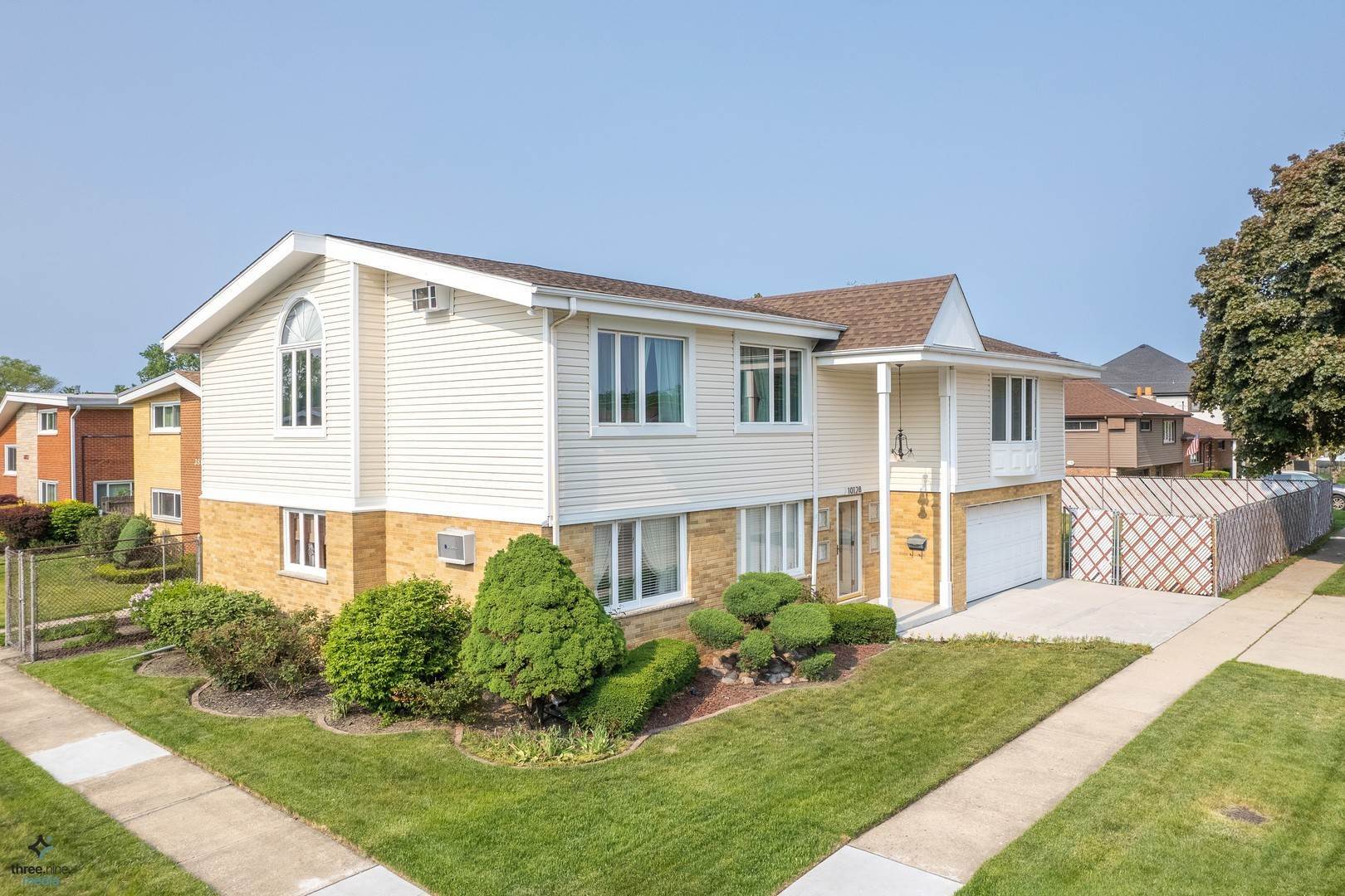 Single Family for Sale at Schiller Park, IL 60176