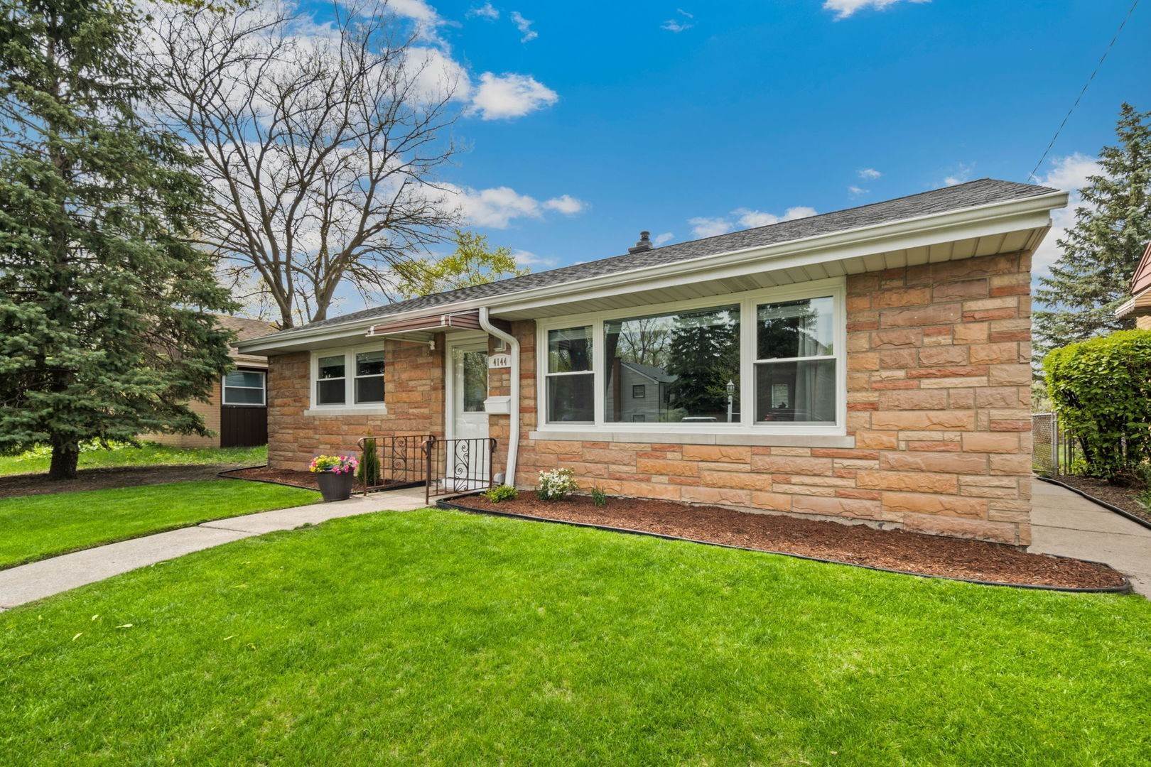 Single Family for Sale at Brookfield, IL 60513