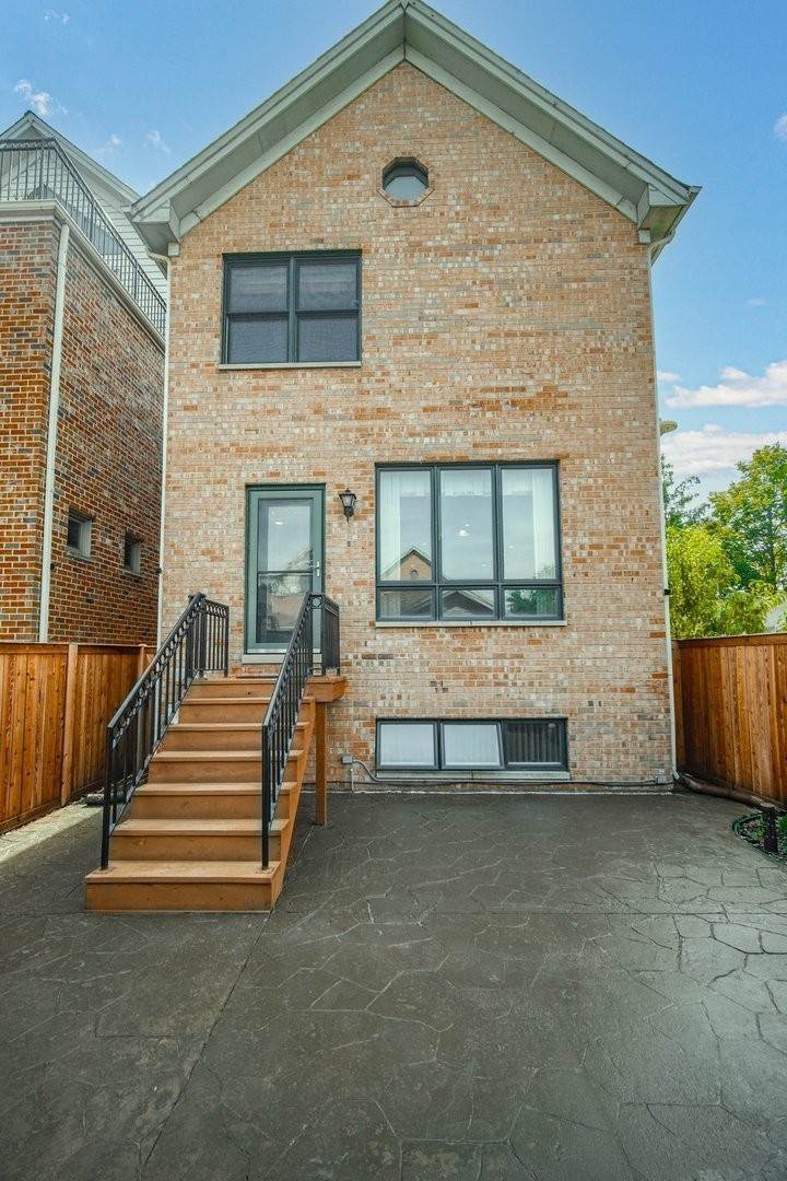 18. Single Family for Sale at Bridgeport, Chicago, IL 60608