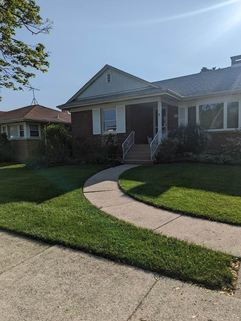 Single Family for Sale at Westchester, IL 60154