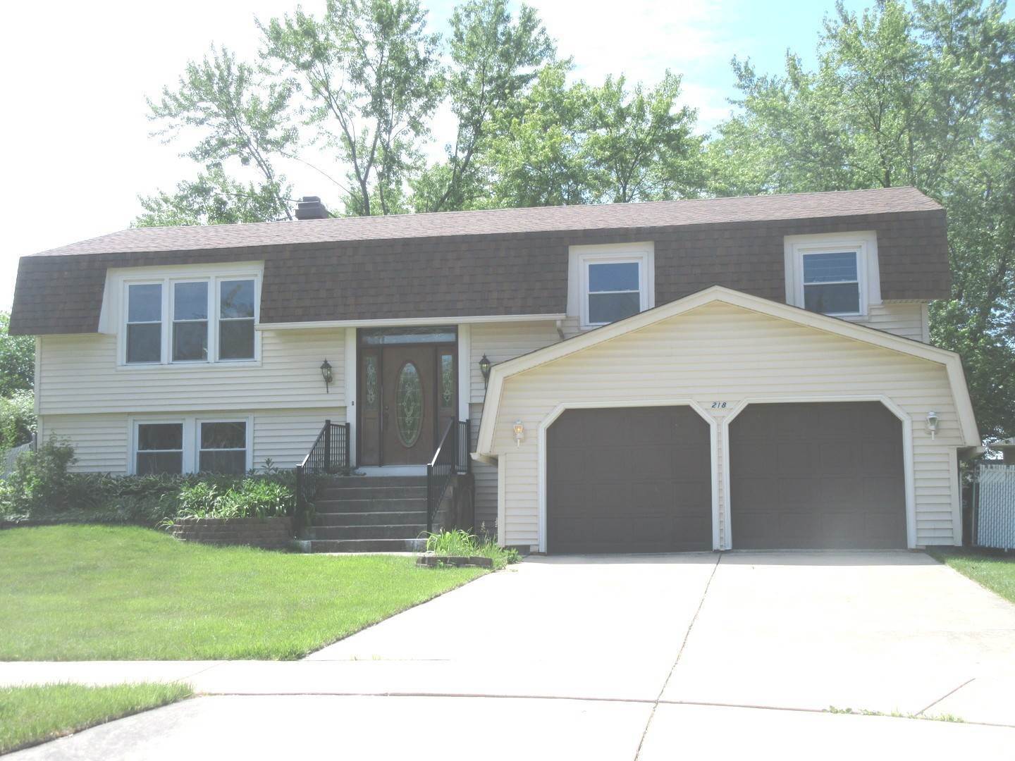 Single Family for Sale at Bloomingdale, IL 60108