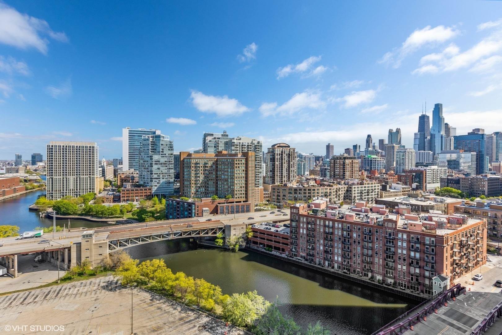 Single Family for Sale at Fulton River District, Chicago, IL 60610