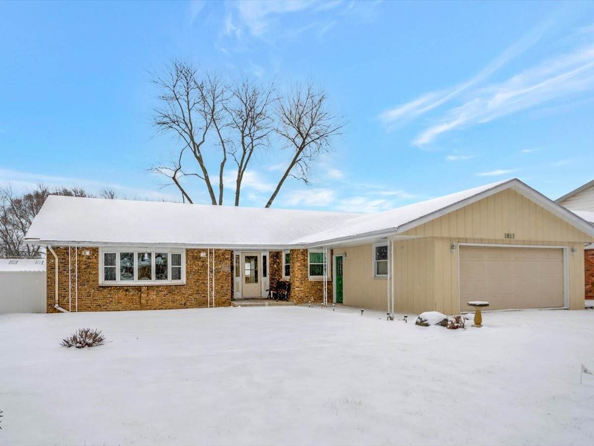 Single Family for Sale at Lockport, IL 60441