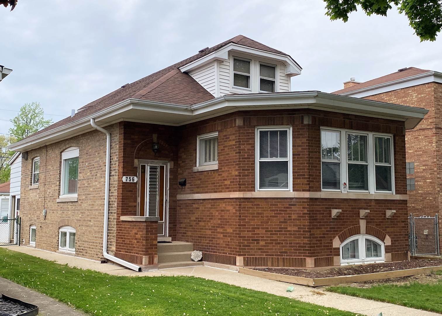 Single Family for Sale at Westchester, IL 60154