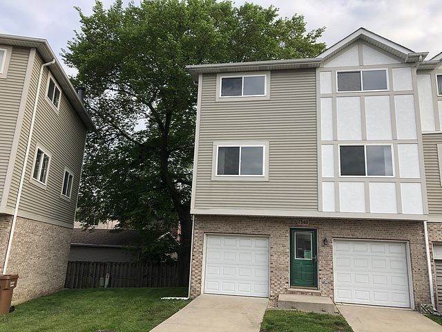 Townhouse for Sale at Summit, IL 60501