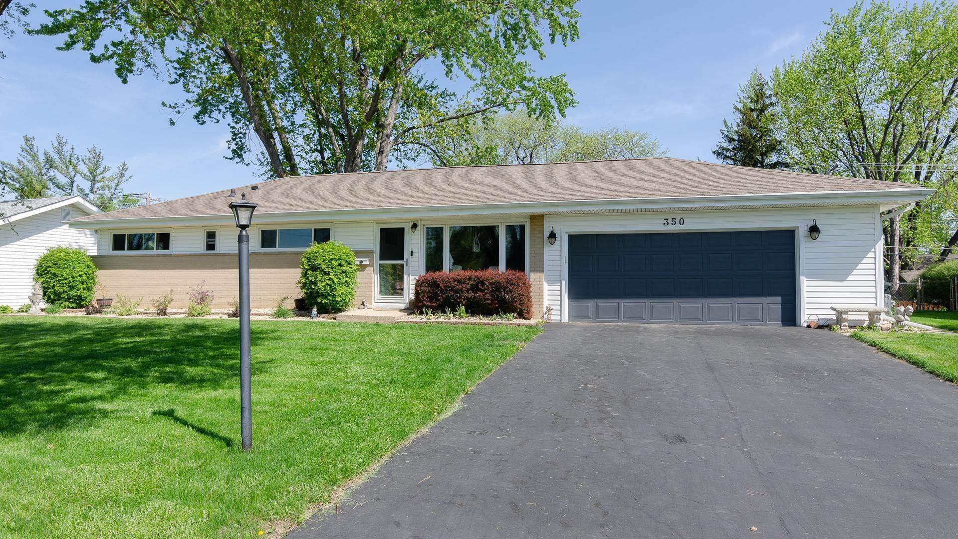 Single Family for Sale at Hoffman Estates, IL 60169