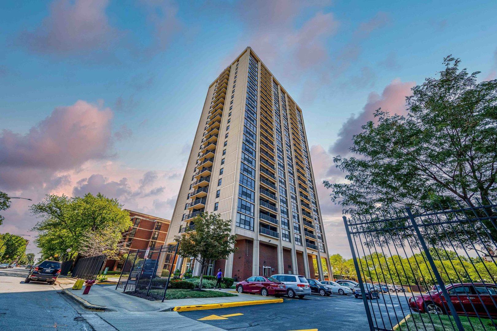 Single Family for Sale at South Commons, Chicago, IL 60616