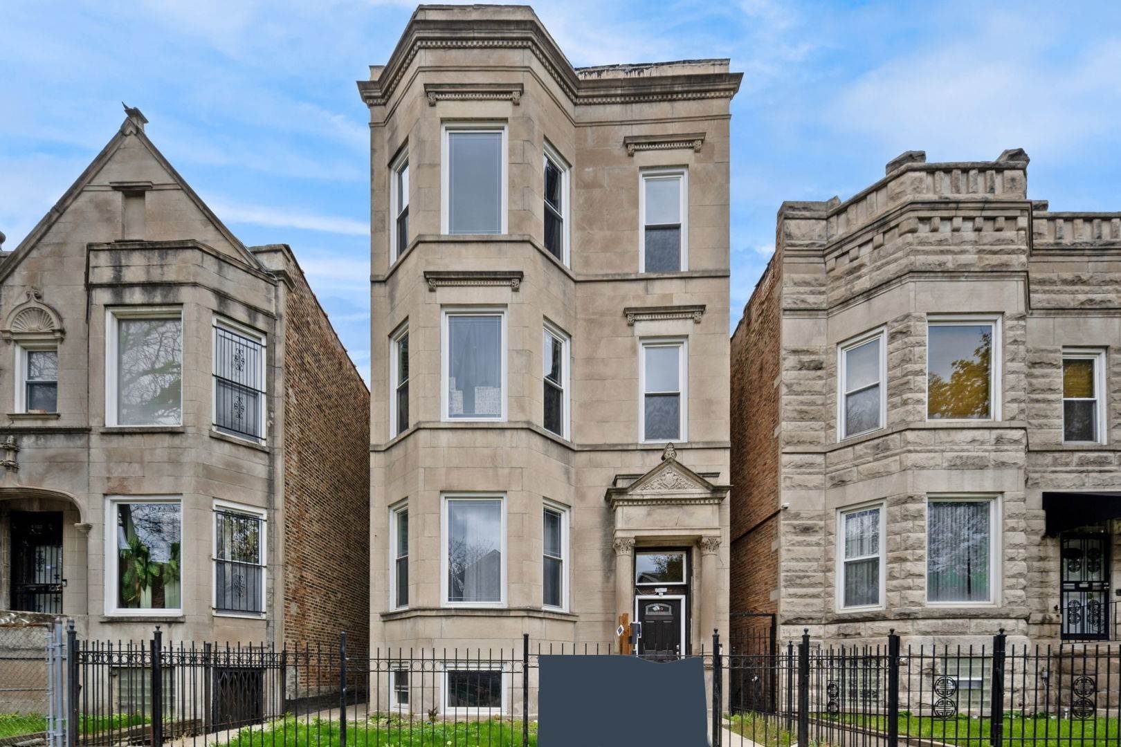 Single Family at Grand Boulevard, Chicago, IL 60615