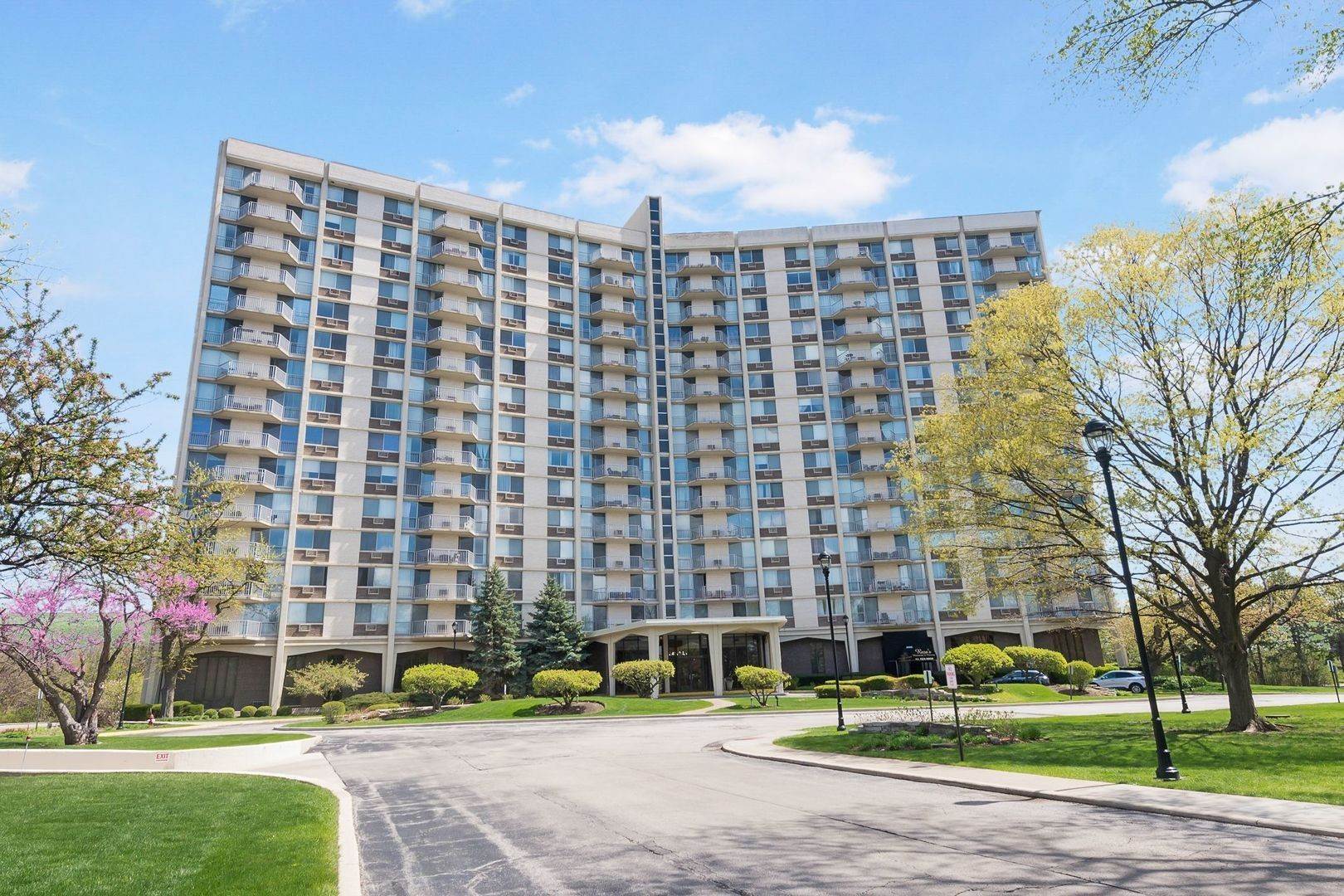 Single Family for Sale at Oak Brook, IL 60523