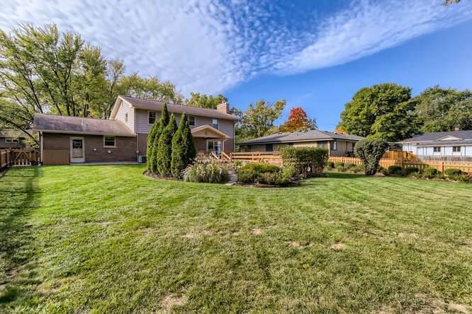 32. Single Family for Sale at Elgin, IL 60123