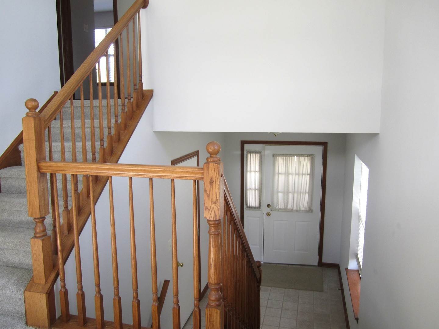 2. Townhouse for Sale at Elgin, IL 60120