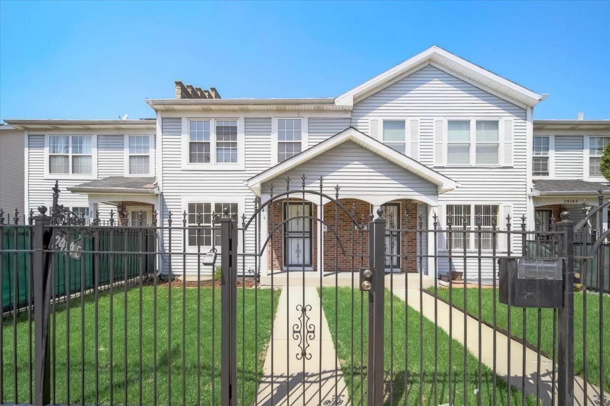 Townhouse for Sale at Tri Taylor, Chicago, IL 60612