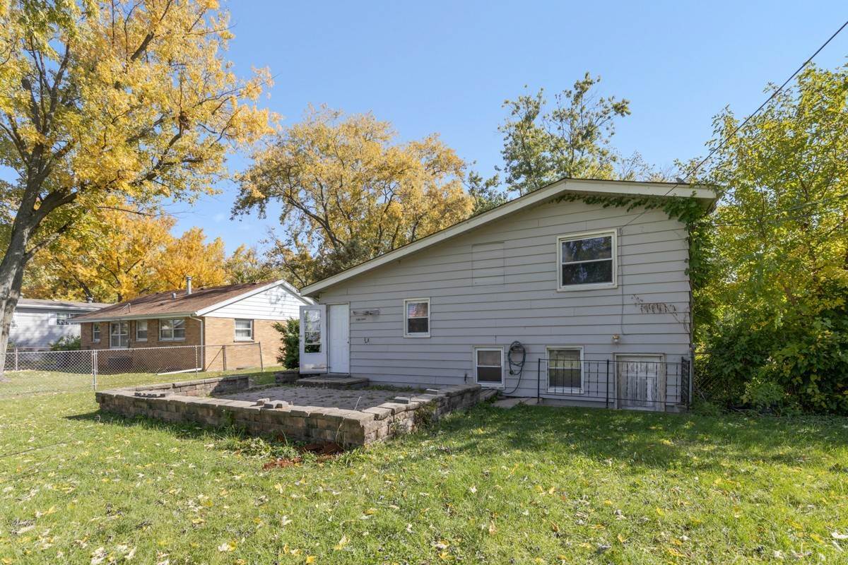 17. Single Family for Sale at Elgin, IL 60120