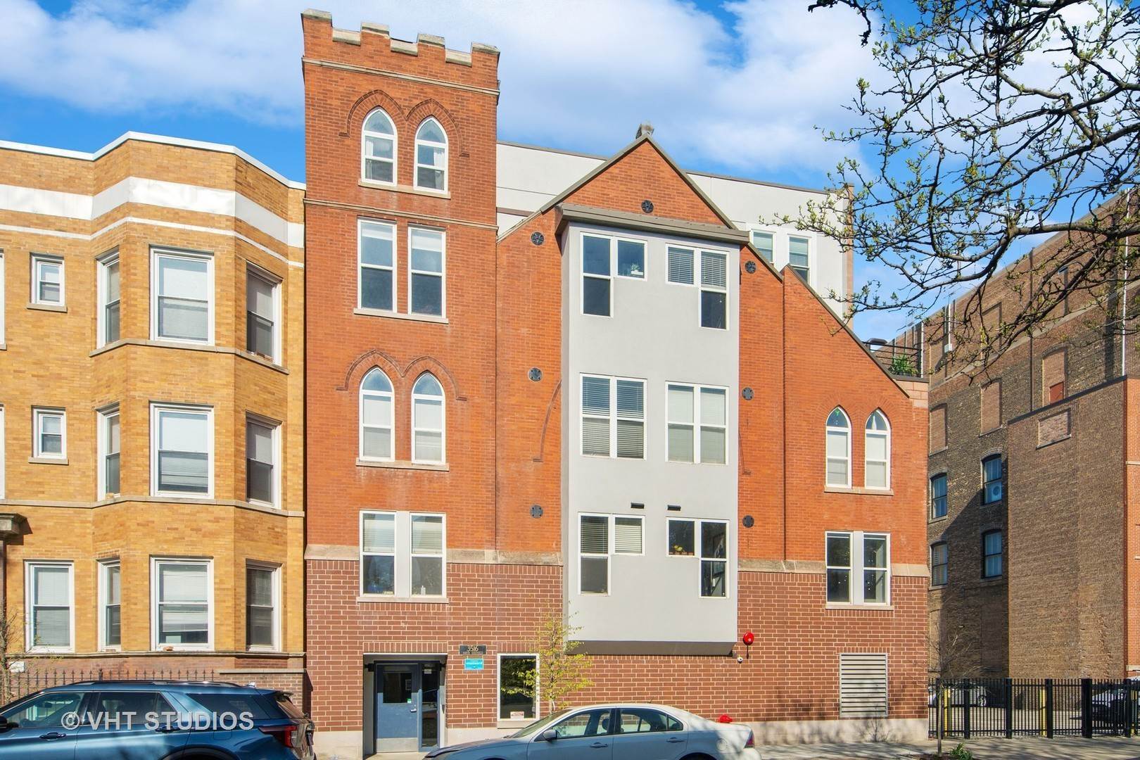 Duplex Homes for Sale at Wrigleyville, Chicago, IL 60657
