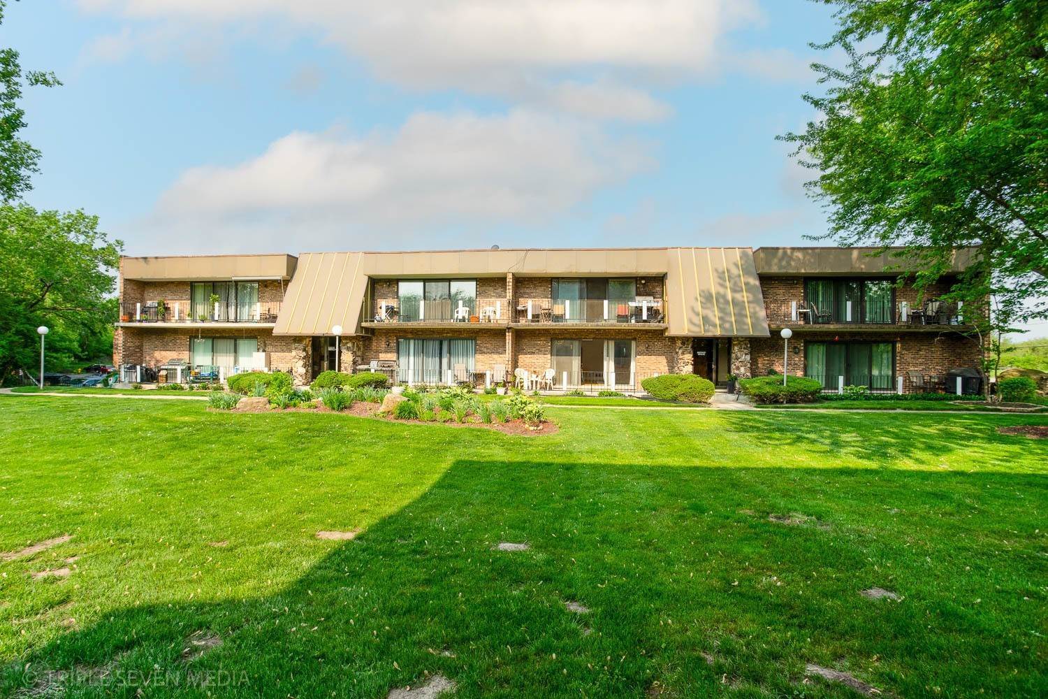 Single Family for Sale at Palos Hills, IL 60465