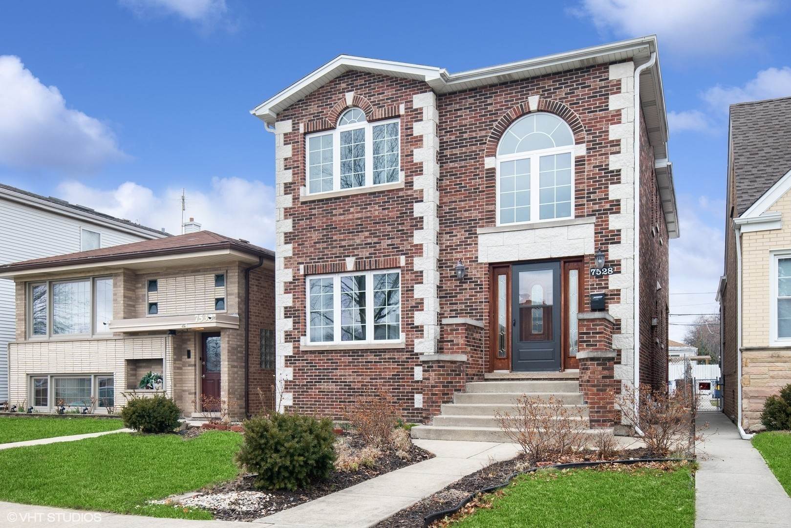 Single Family for Sale at Harwood Heights, IL 60706