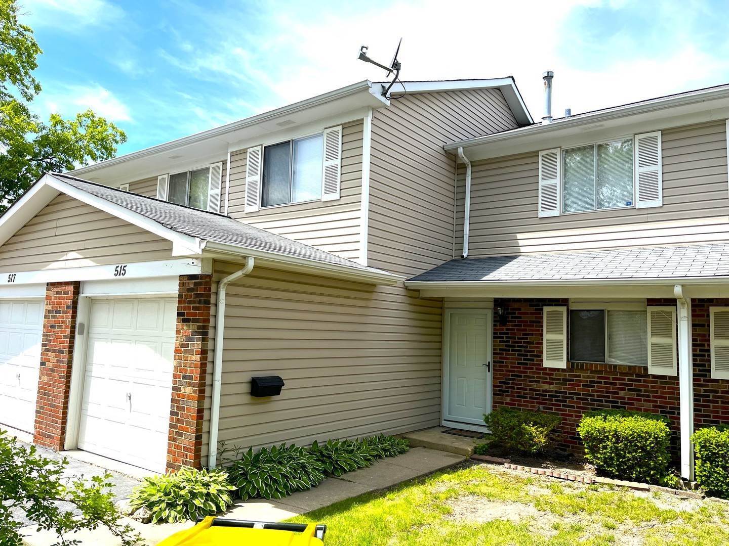 Townhouse for Sale at Carol Stream, IL 60188