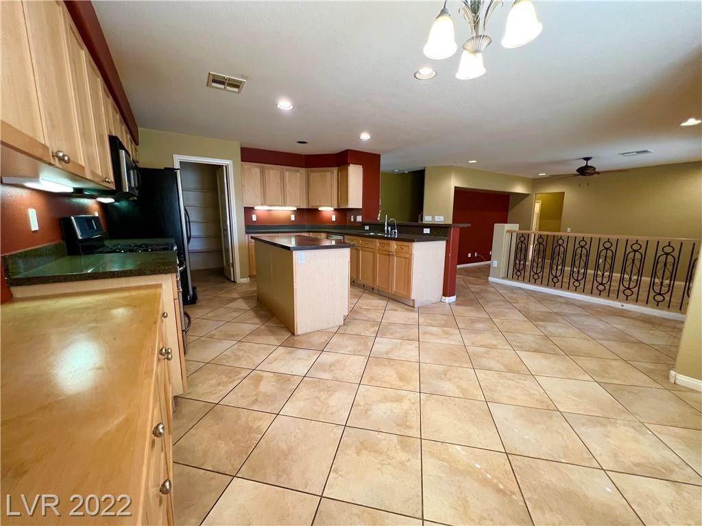 14. Single Family for Sale at NV 89002