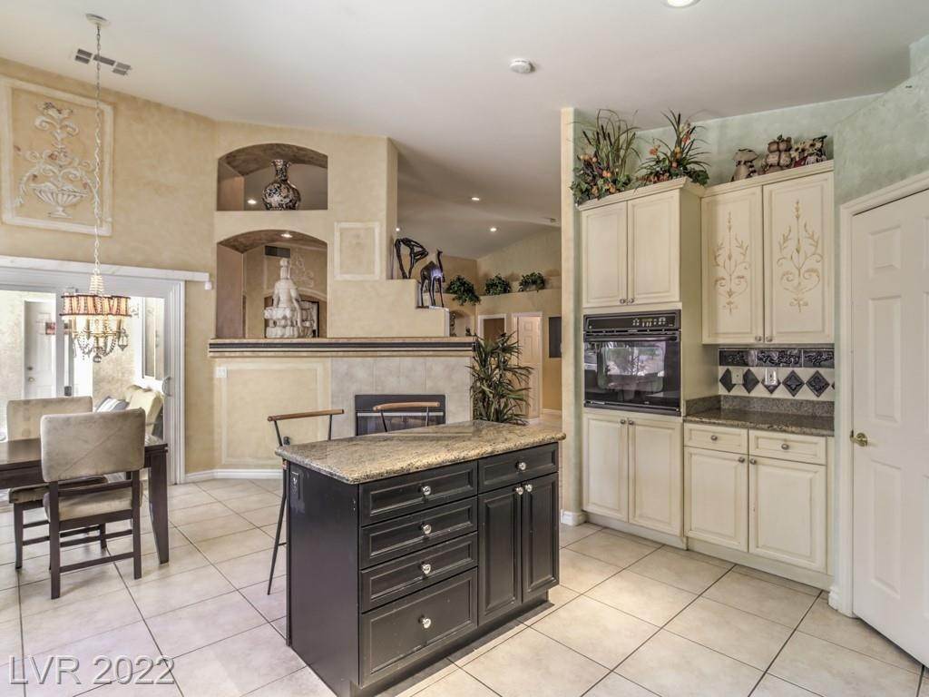 14. Single Family for Sale at NV 89052