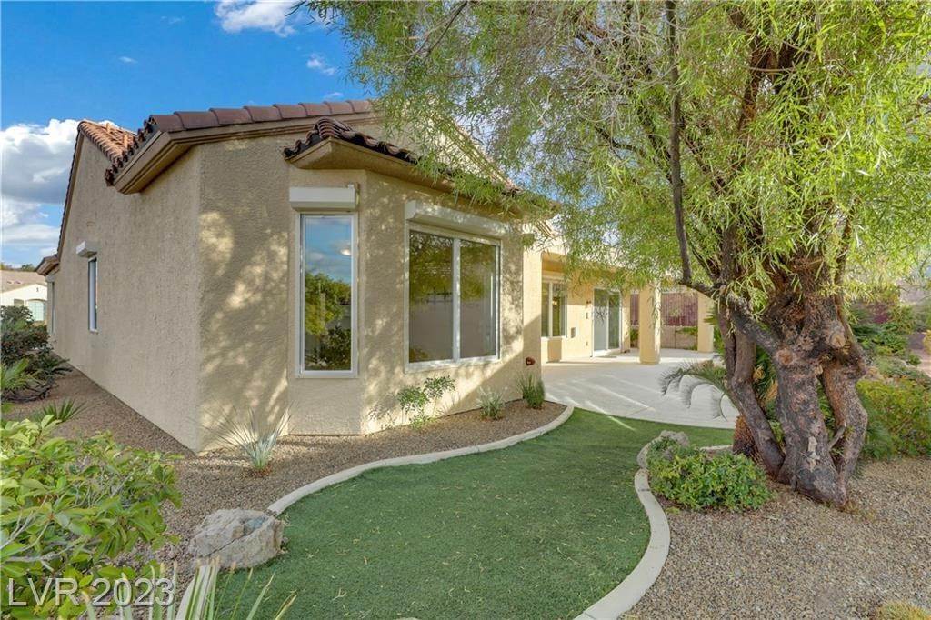 4. Single Family for Sale at NV 89052
