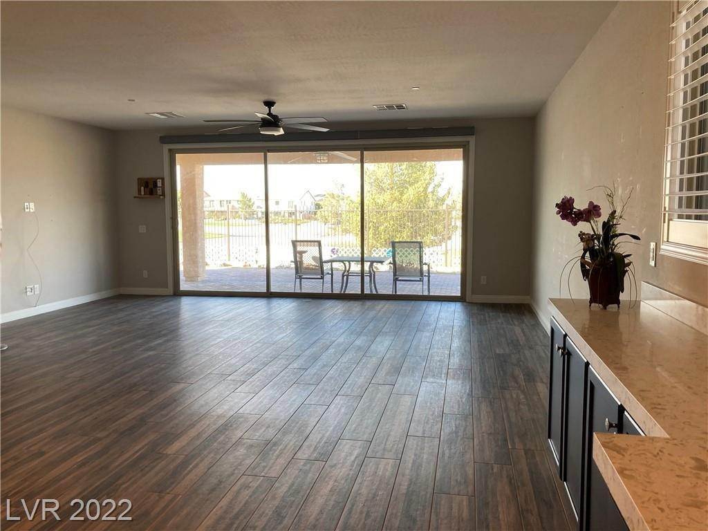 15. Single Family for Sale at NV 89011