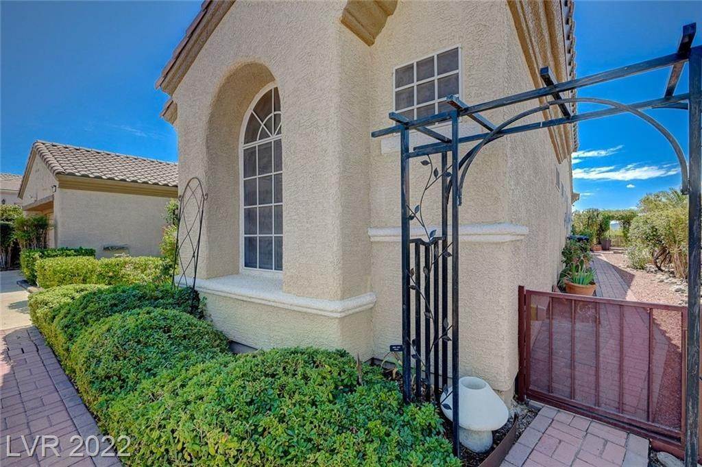 6. Single Family for Sale at NV 89052