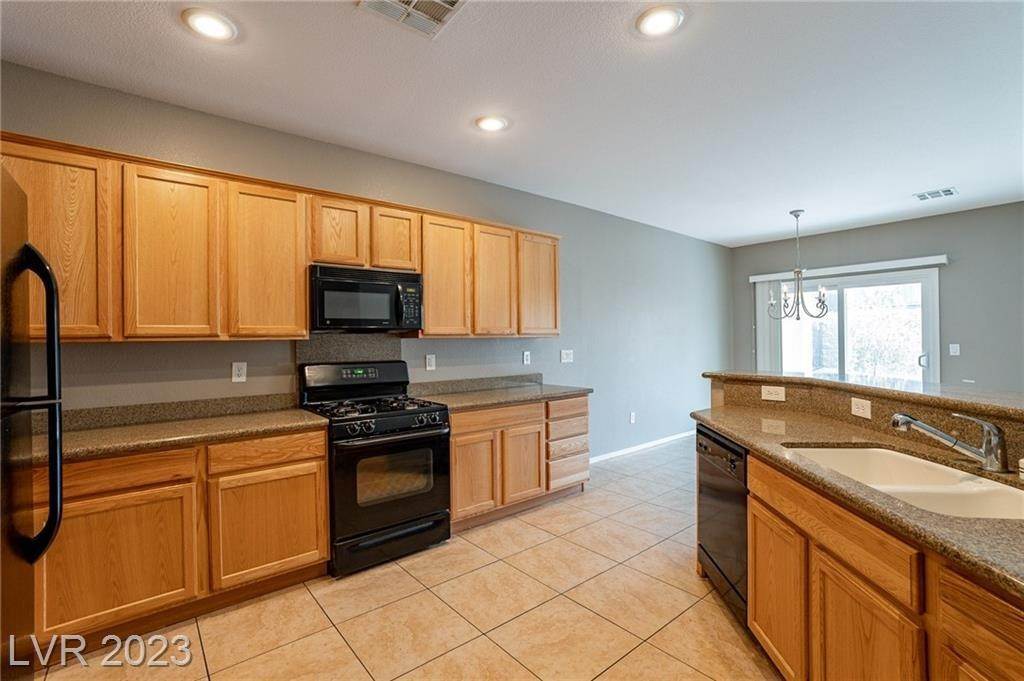 10. Single Family for Sale at NV 89044