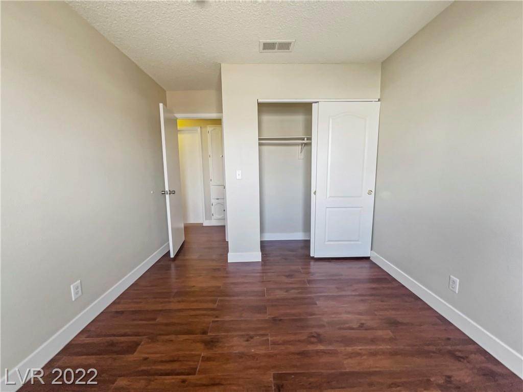 6. Single Family for Sale at NV 89015