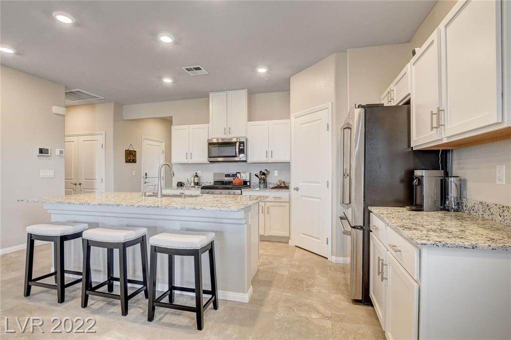 18. Single Family for Sale at NV 89044