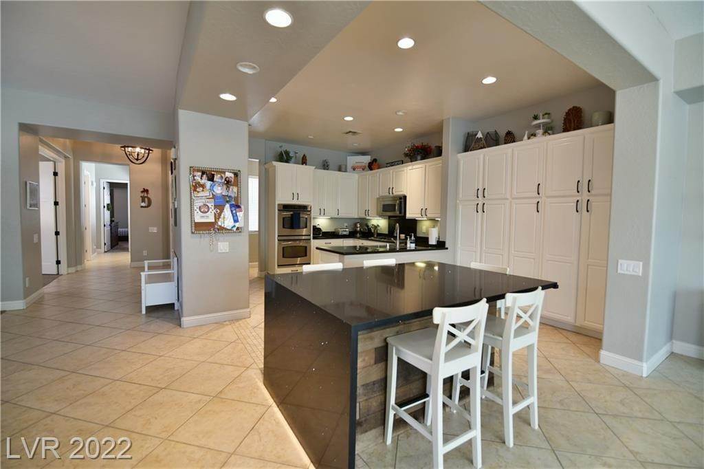 14. Single Family for Sale at NV 89044