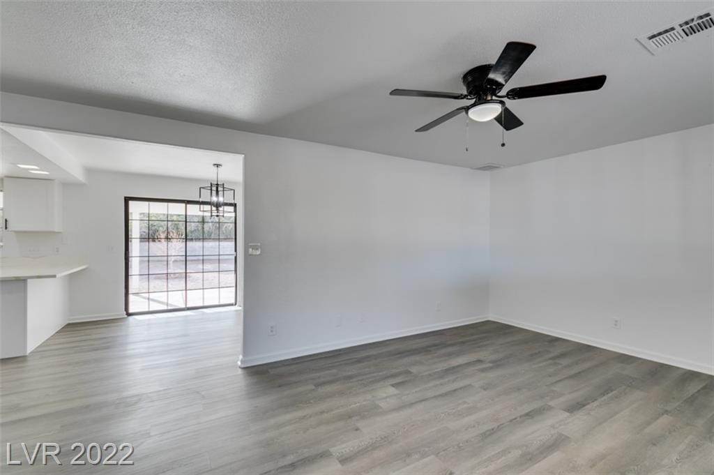 13. Single Family for Sale at NV 89015