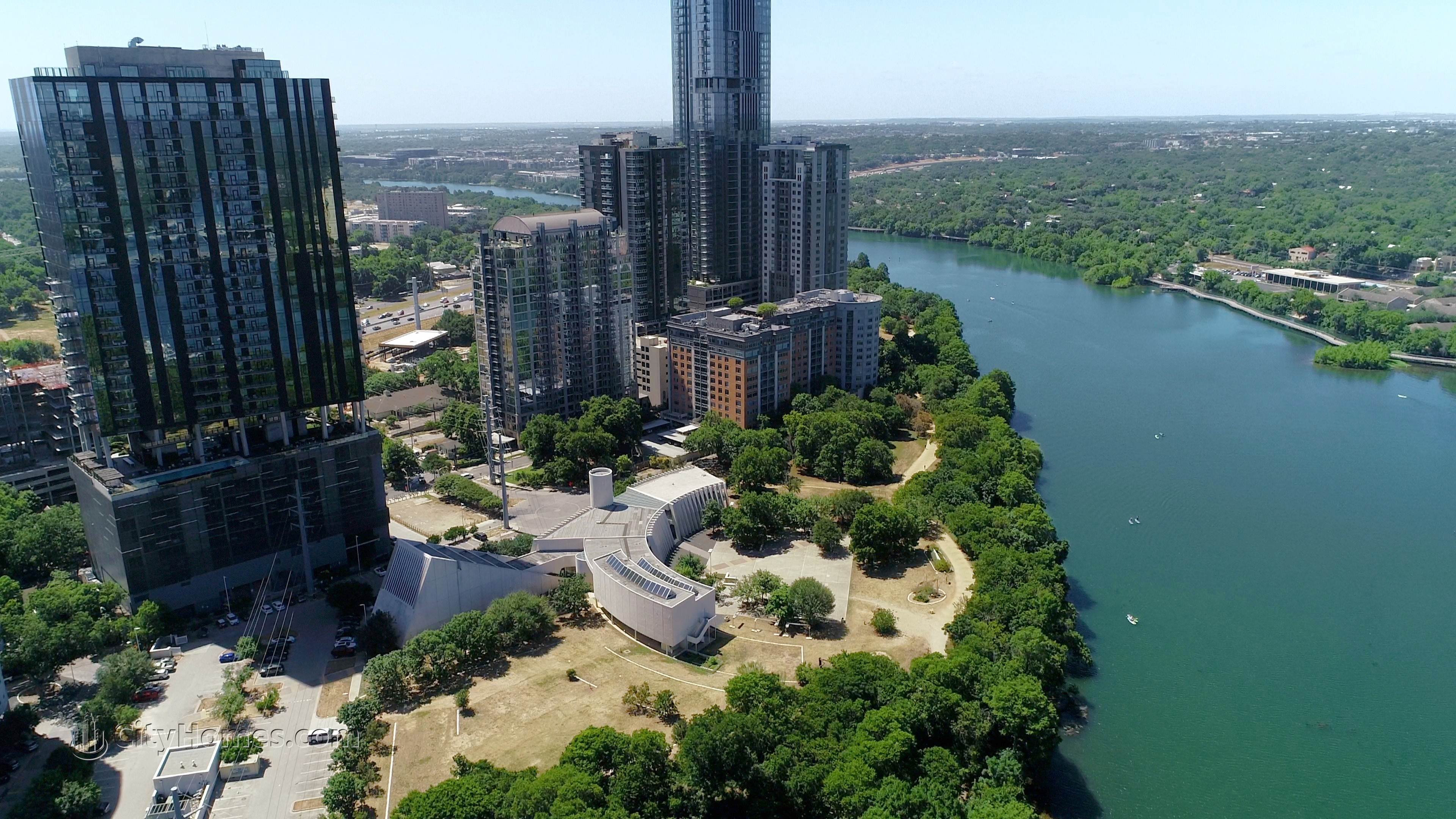 Milago Condominiums byggnad vid 54 Rainey St, Downtown Austin, Austin, TX 78701