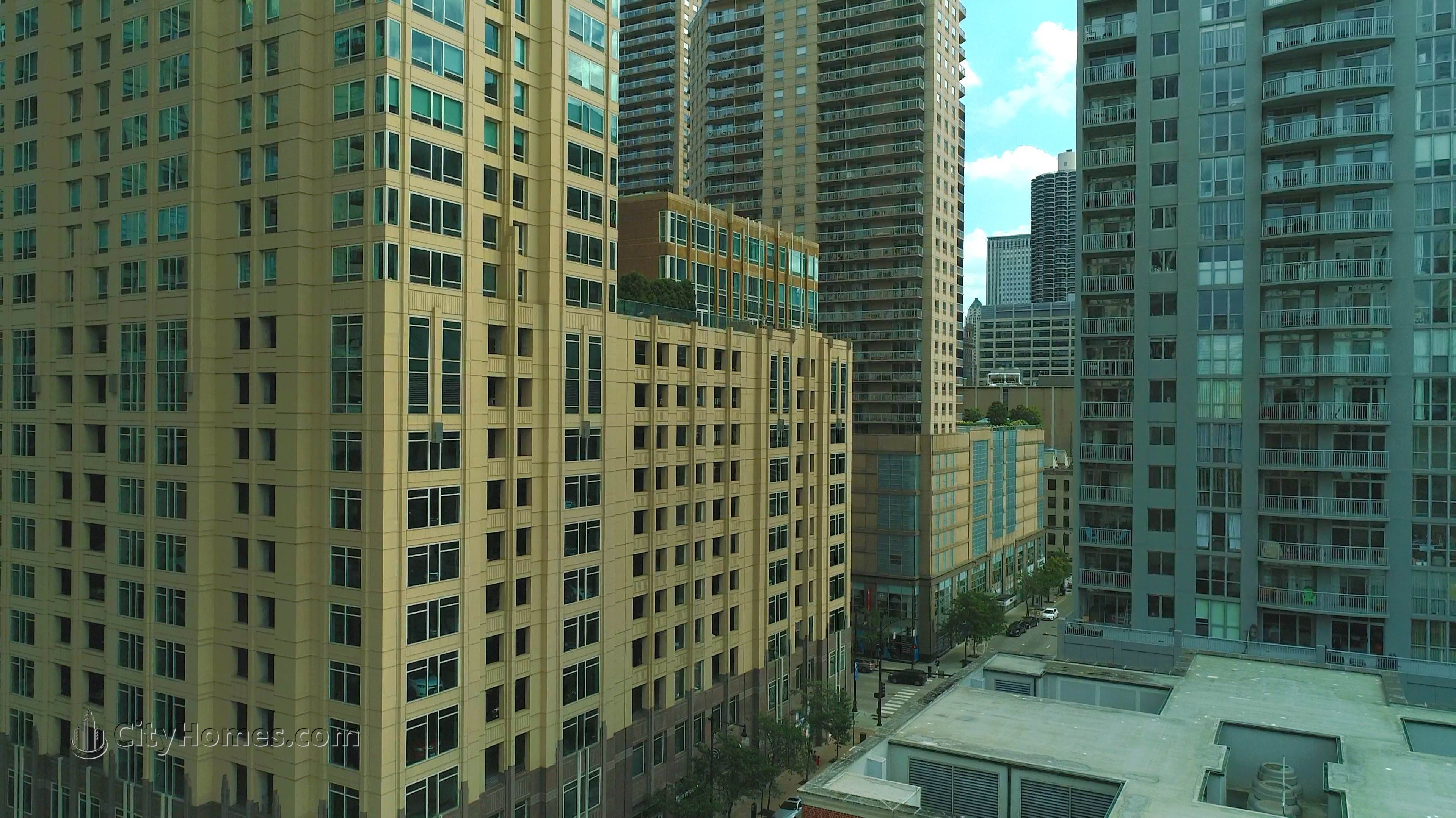Millennium Centre gebouw op 33 W Ontario St, Central Chicago, Chicago, IL 60610